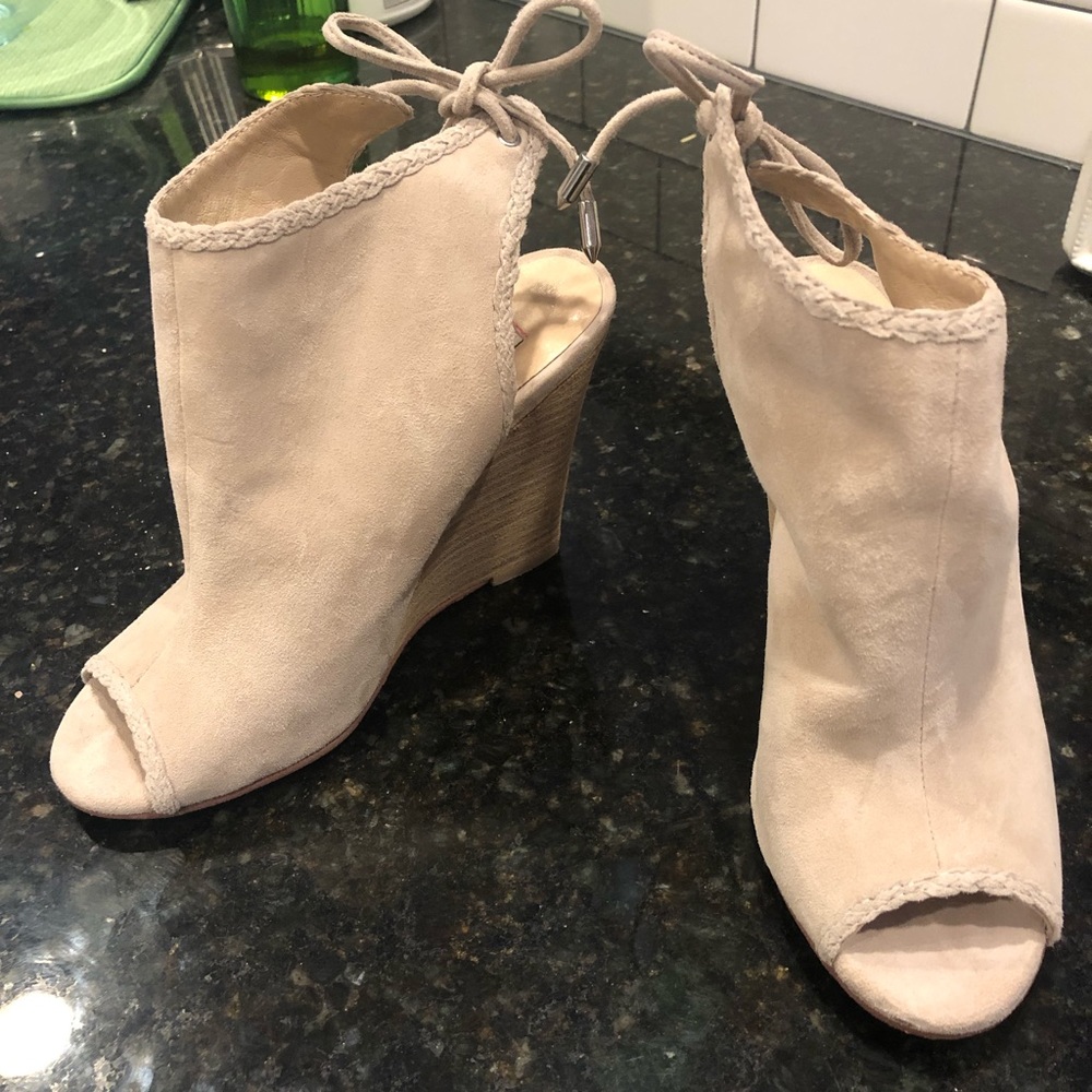 Chinese laundry suede wedges. Size 6. EUC